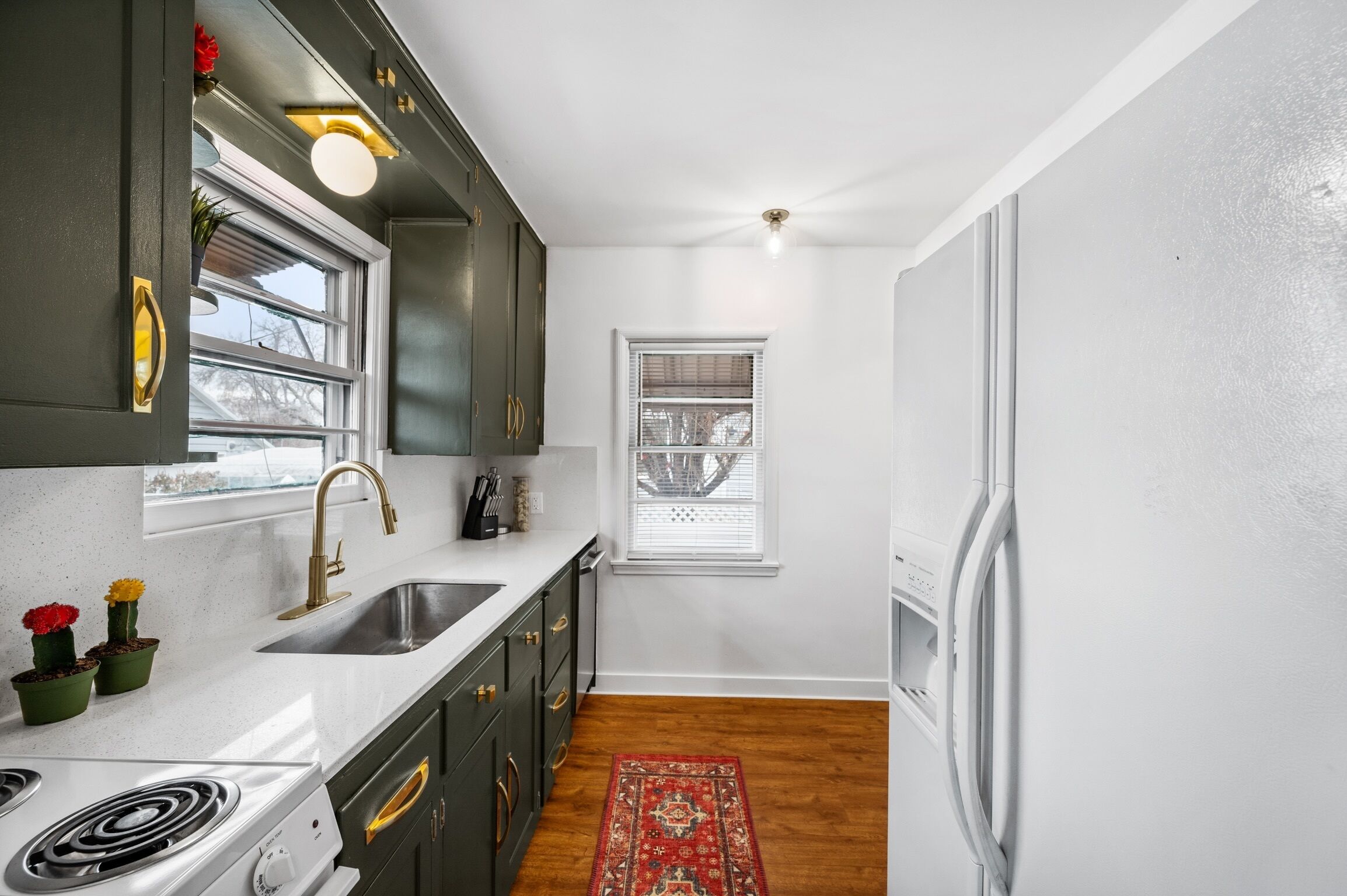 Refrigerador, microondas, horno y parrilla de estufa 