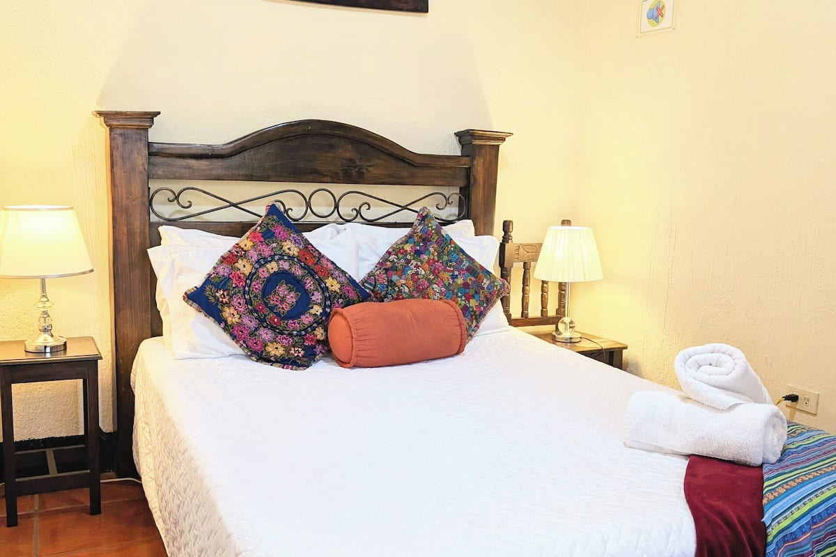 Camera Basic, 1 letto matrimoniale | 1 camera, copriletto in piuma, Wi-Fi gratuito