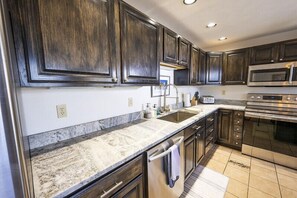 Fridge, microwave, stovetop, dishwasher