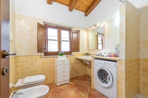 Familienhaus, Mehrere Schlafzimmer, 2 Bäder (Domos Pintadas Cottage Rosa) | Badezimmer