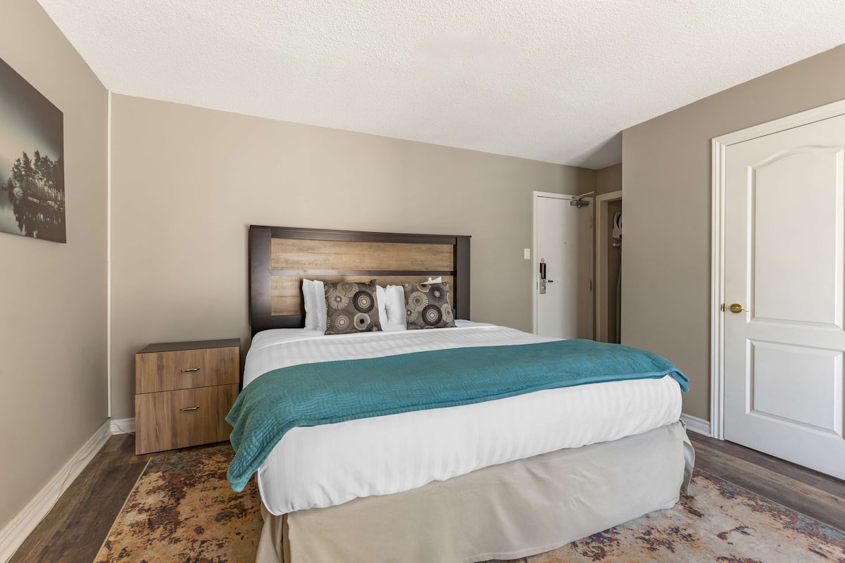 Tempur-Pedic beds, desk, laptop workspace, blackout drapes