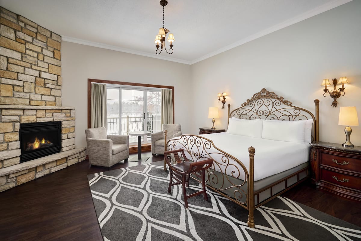 Tempur-Pedic-Betten, Schreibtisch, laptopgeeigneter Arbeitsplatz