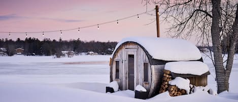 Couples treatment room(s), body treatments, hot stone massages