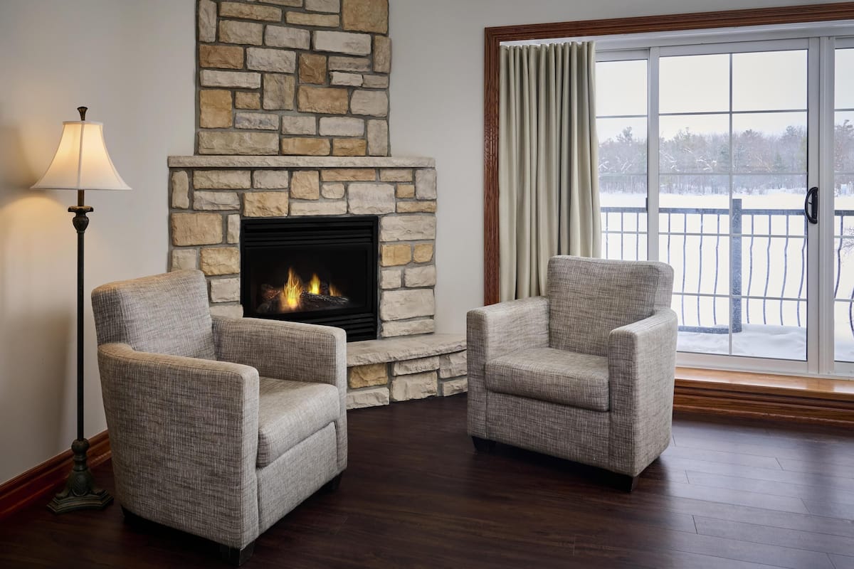 Tempur-Pedic-Betten, Schreibtisch, laptopgeeigneter Arbeitsplatz