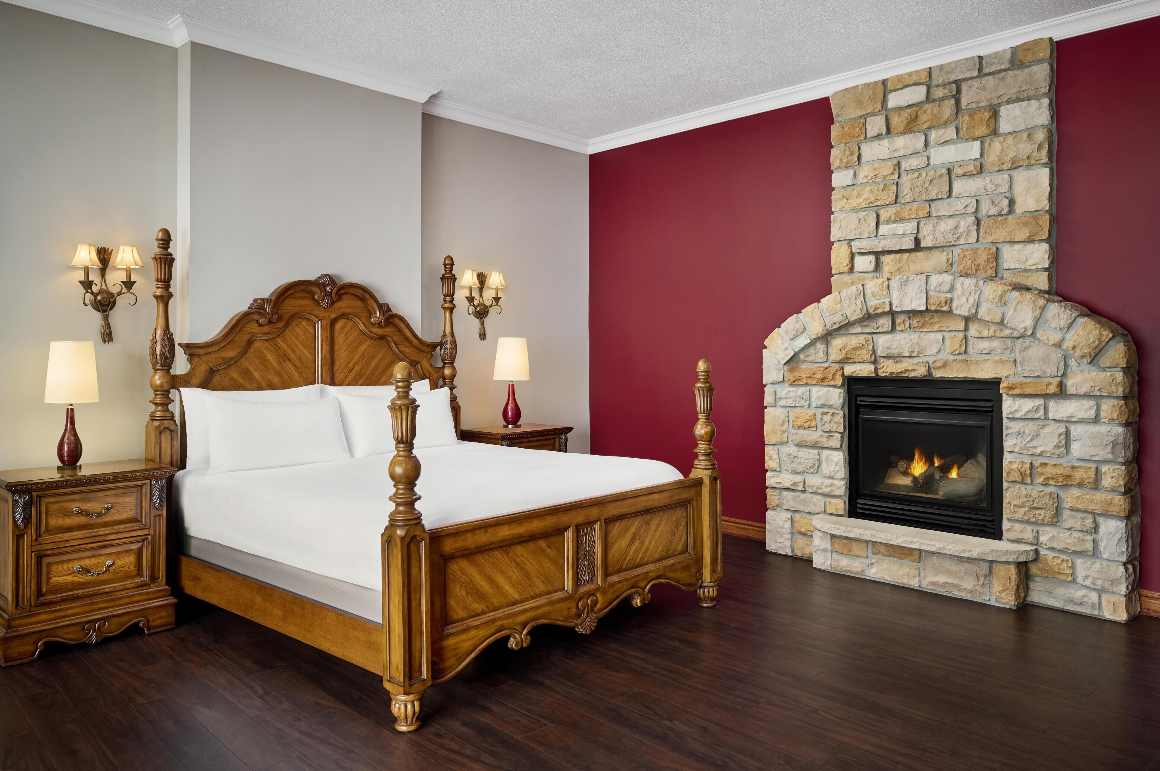 Standard Room, 1 King Bed, Fireplace, Lake View (with Sofabed) | Tempur-Pedic beds, desk, laptop workspace, blackout drapes