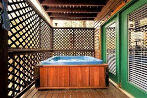 Outdoor spa tub - *NEW Listing* Hot Tub, Two KING Beds, Sleeps 9 (Sevierville)