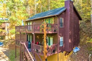 Exterior - *NEW Listing* Hot Tub, Two KING Beds, Sleeps 9 (Sevierville)
