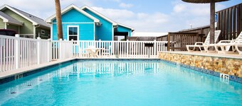 HEATED POOL! PET FRIENDLY! Cozy Cottage by the Sea