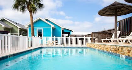 HEATED POOL! PET FRIENDLY! Cozy Cottage by the Sea