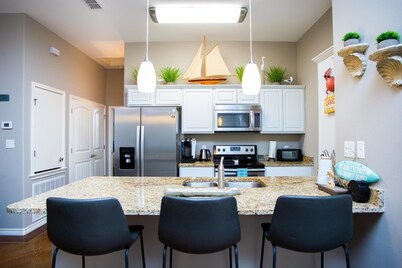 Cozy Island Cove Minutes from the Sand & Sea