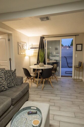 Sunny Guest Suite w/ large backyard - Pets Welcome