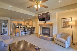 Smart TV, fireplace, DVD player - Fantastic New Years Week Ski-In and Ski-Out Grand Timber Lodge Breckenridge, CO (Breckenridge)