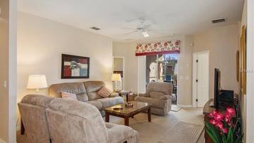 House, Multiple Beds (Richie's West Haven Vacation Home) | Living room