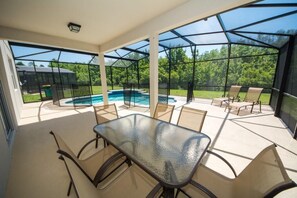 Casa, varias camas (Anastasia's Crystal Cove Vacation Hom) | Balcón
