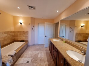 Bathtub, towels