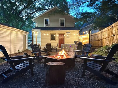 The Cow Tipper: Near Everything - SPA - Game Room - Fire Pit & Patio - Sleeps 10