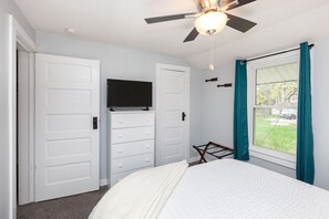 4 bedrooms, desk, iron/ironing board, travel cot