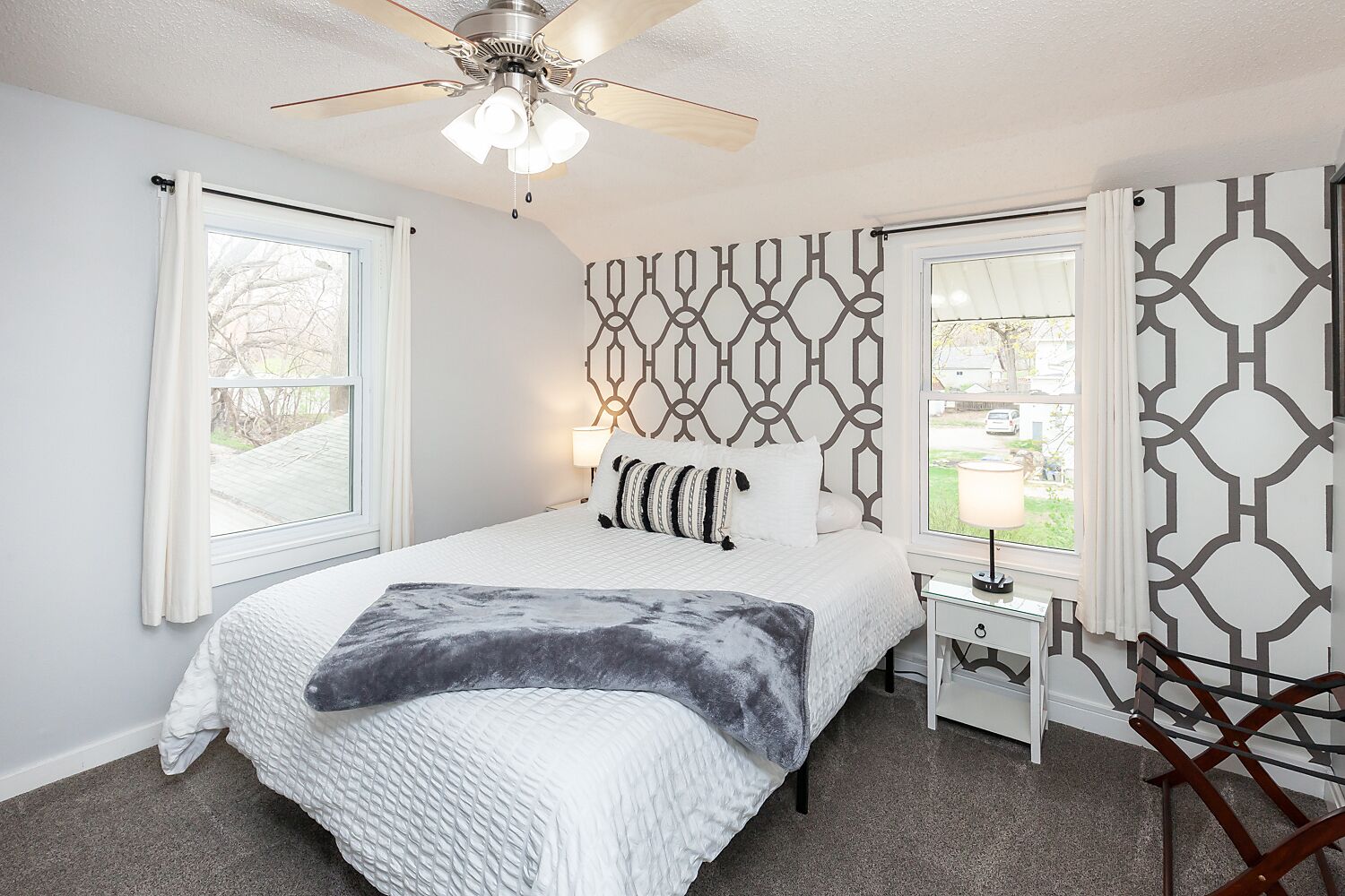 4 bedrooms, desk, iron/ironing board, travel crib