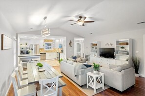 Smart TV, chimenea, reproductor de DVD y futbolito 