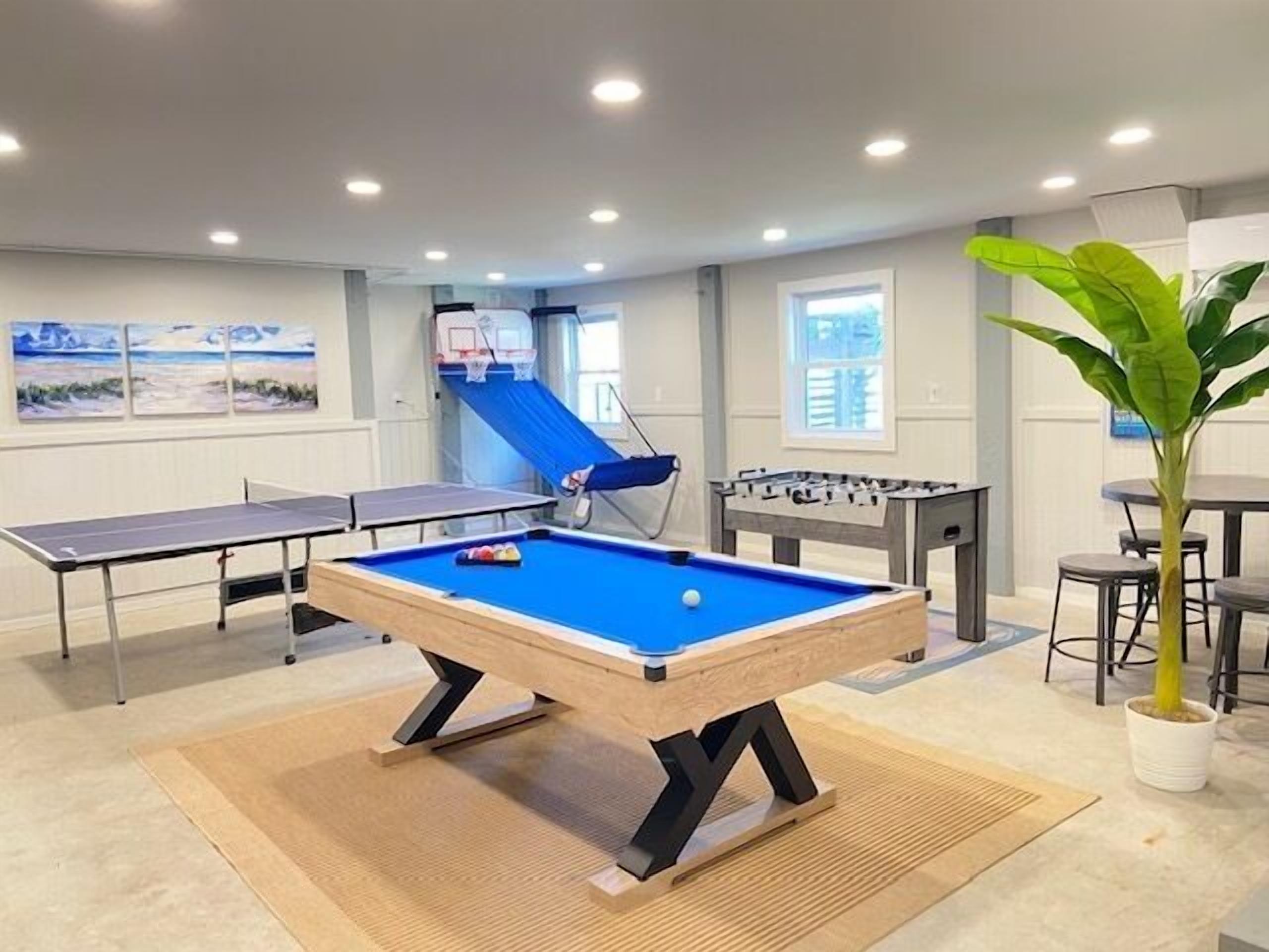 Waterfront, Game Room, Hot Tub, Kayaks, SUP's, Fire Pit, Theater Room, Dogs OK!