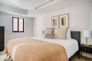 2 habitaciones, tabla de planchar con plancha, wifi y ropa de cama