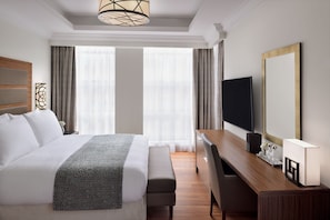 2 ห้องนอน, มินิบาร์, ตู้นิรภัยในห้องพัก, โต๊ะทำงาน