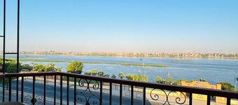 Spacious 2-bedroom apartment with WiFi, AC in tranquil Luxor