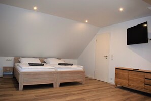 3 عدّة غرف نوم ومكواة/لوح كي وواي فاي مجانًا وملاءات أسرّة