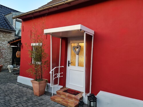 Holiday Home 'Amazing location on the Rhine River' with Garden, Terrace & Wi-Fi