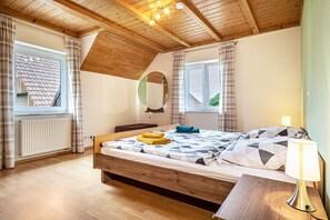 3 habitaciones, escritorio, tabla de planchar con plancha y wifi gratis 