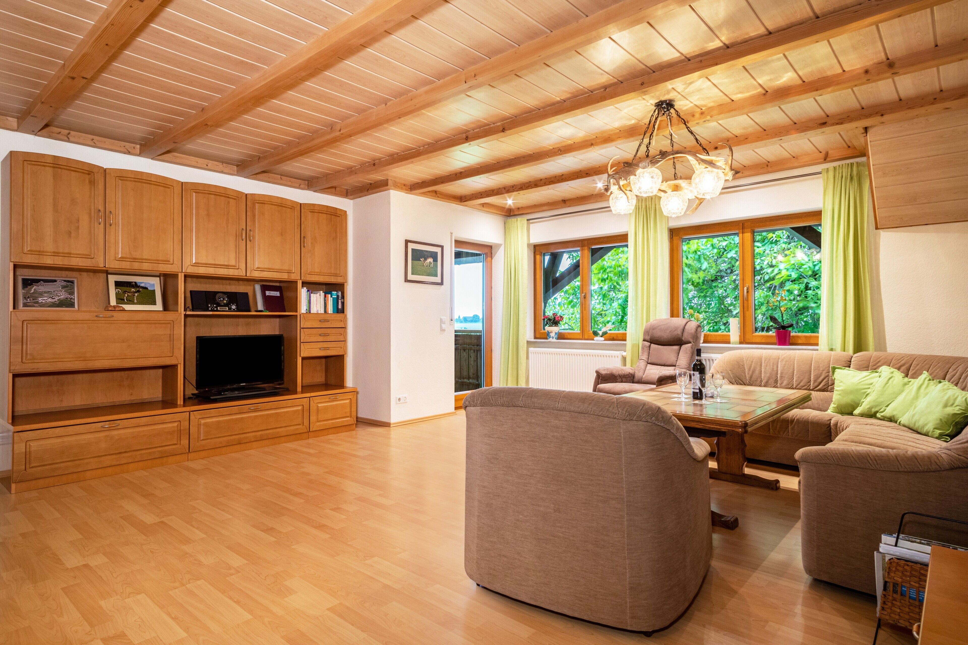 Fernseher, Stereoanlage