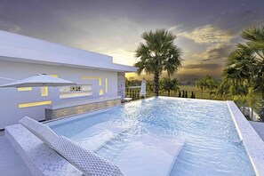 Piscine couverte, piscine extérieure