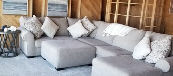 Beach cabin with stunning ocean views. Just moments to beach access