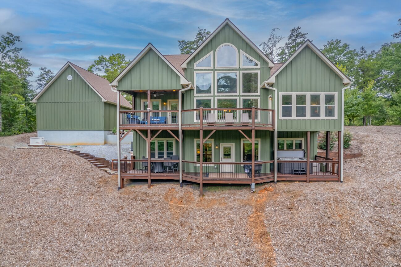 Mountain View Retreat: A Lake Lure destination with amazing views!