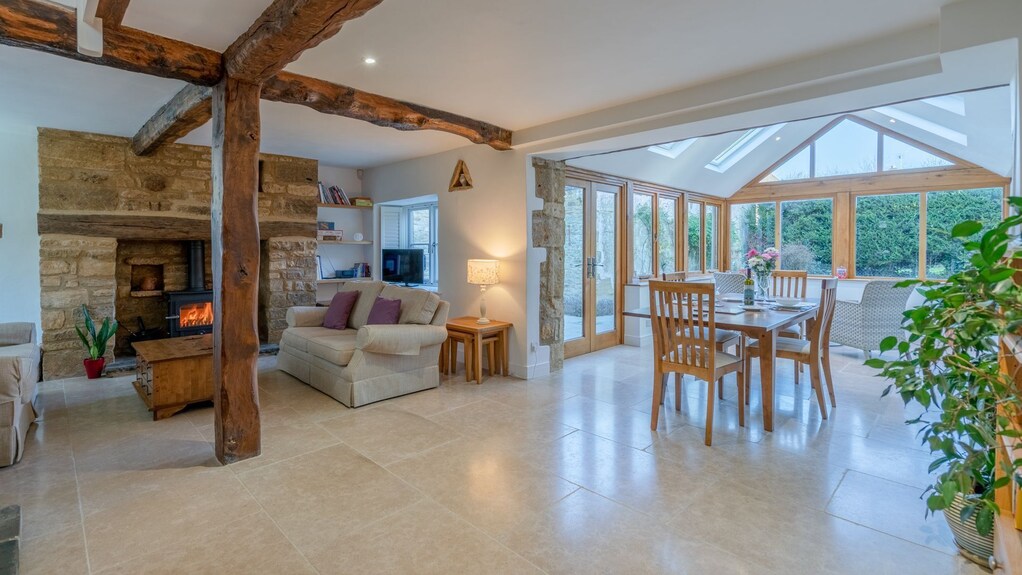 Crofter's Barn - Sleeps 2 Guests In 1 Bedroom - Stow-on-the-Wold
