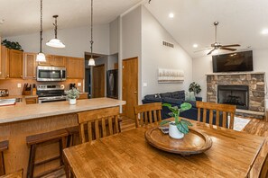 Dining - Lake Lodge (Albrightsville)