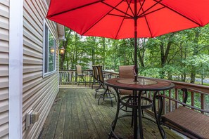 Outdoor dining - Lake Lodge (Albrightsville)