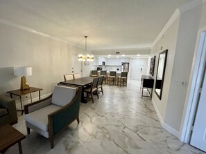 49-Zoll-LED-Fernseher mit Premium-TV-Sendern, Fernseher