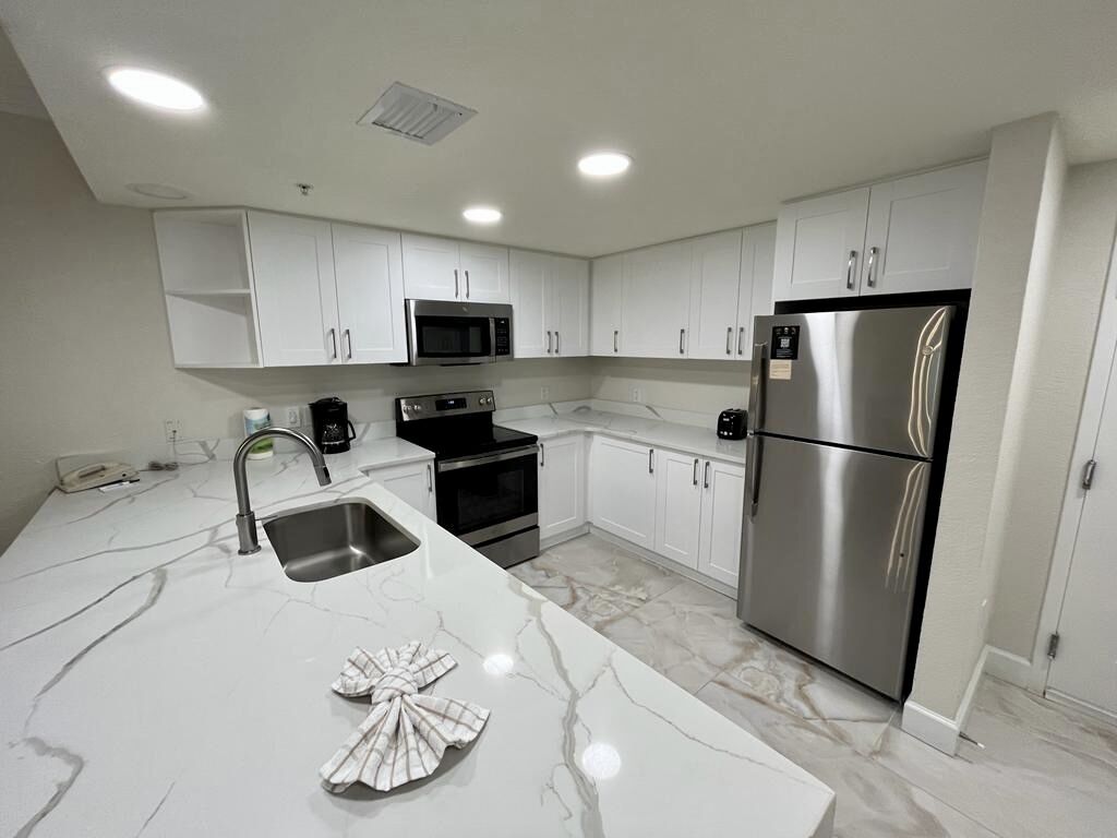 Four, plaque de cuisson, lave-vaisselle, grille-pain