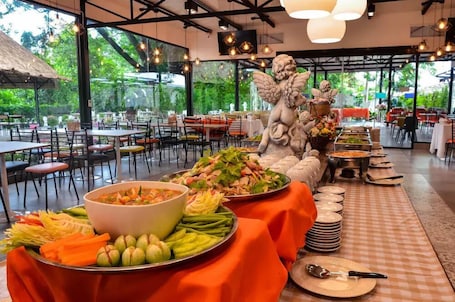 Restaurant. At Ruam Chok