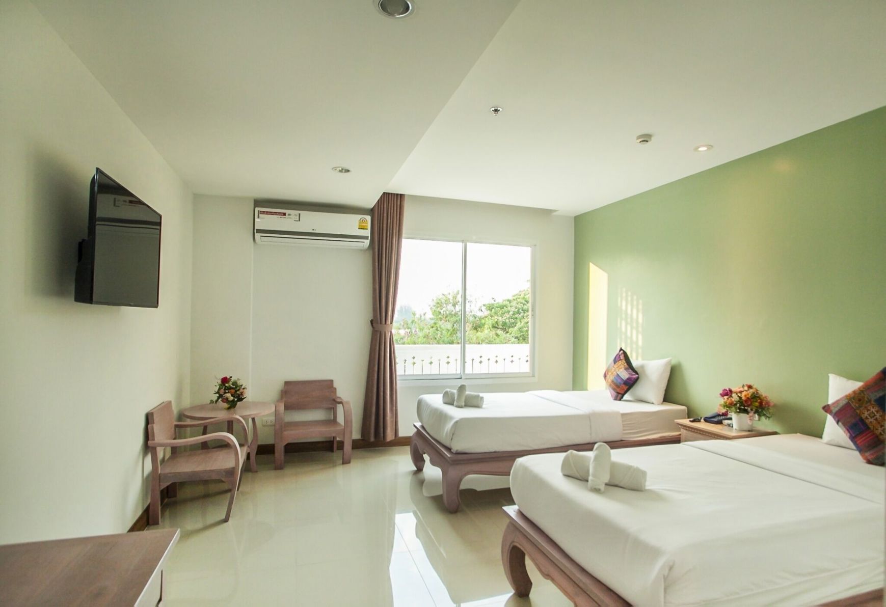 Free WiFi, bed sheets