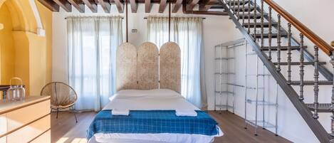 2 bedrooms, iron/ironing board, Internet, bed sheets
