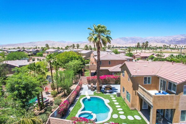 Piscine couverte, piscine extérieure