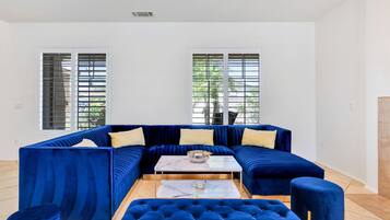 TV Pintar, pendiangan, bola sepak meja, meja ping pong