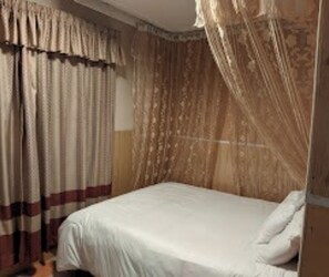 Free WiFi, bed sheets - Golden Palace Hotel (Nakuru)
