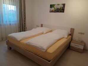 1 bedroom, internet, bed sheets