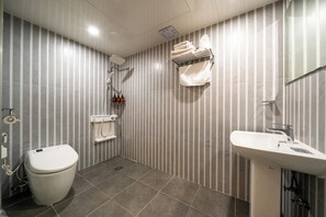 Shower, hair dryer, bathrobes, bidet - M&Lucky Hotel (Seoul)