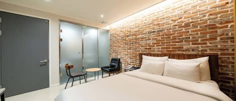 Soundproofing, free WiFi, bed sheets