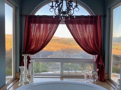 Comfy Central Coast Retreat w/Views