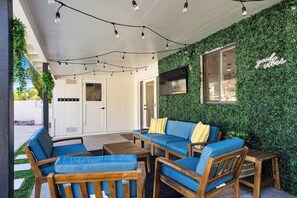 Property grounds - Modern Home w/ Pool Near ASU & Scottsdale | Family Friendly (Tempe)